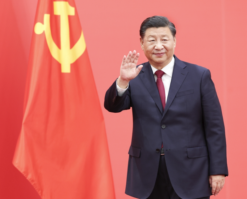 2022年10月23日，習(xí)近平在北京人民大會(huì)堂同采訪中共二十大的中外記者親切見(jiàn)面。